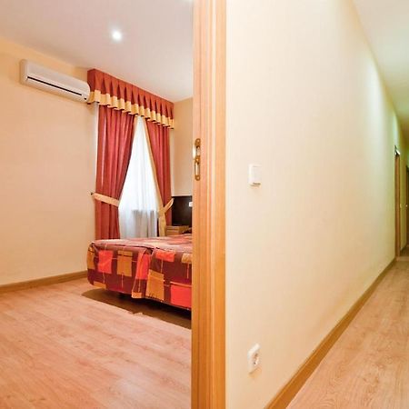Hostal Las Cortes Madrid Exterior foto