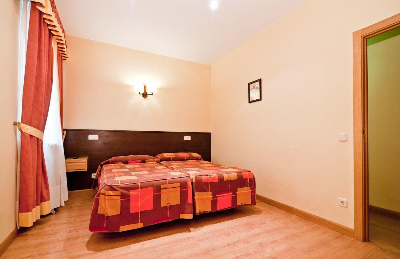 Hostal Las Cortes Madrid Exterior foto