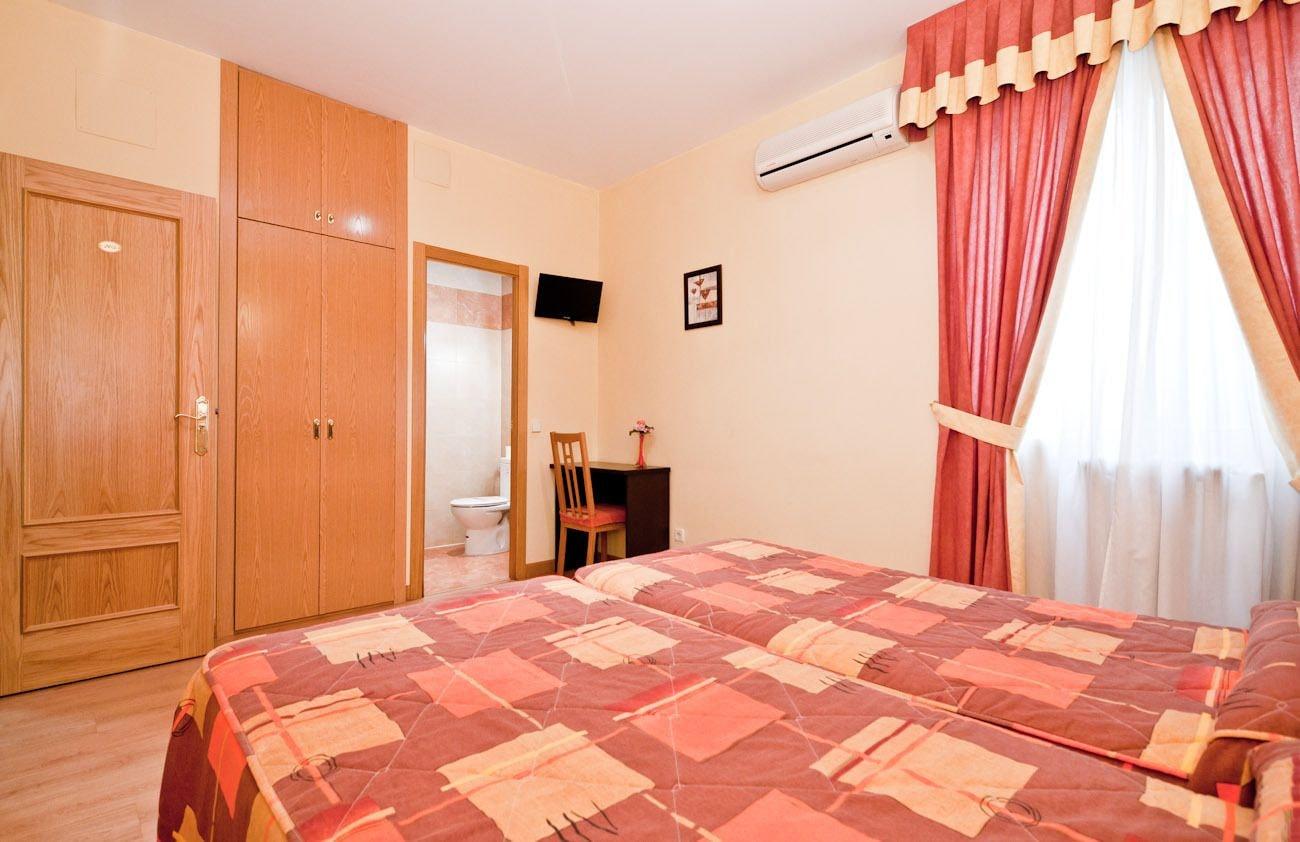 Hostal Las Cortes Madrid Exterior foto
