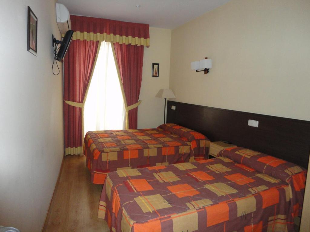 Hostal Las Cortes Madrid Exterior foto