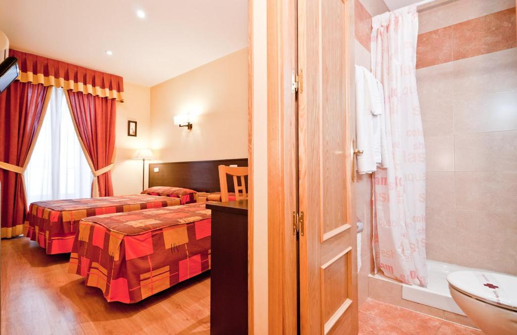 Hostal Las Cortes Madrid Exterior foto